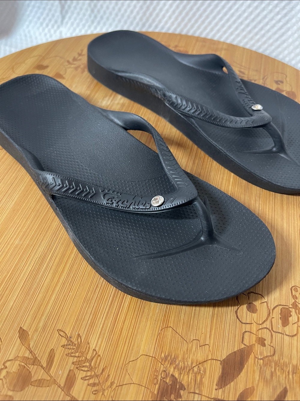 Archie's Women's Black Cushioned Flip Flop Sandals with Crystal size 5 - Picture 4 of 6